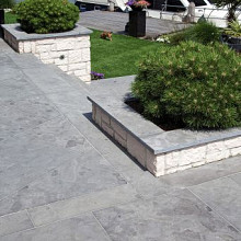 vijver afdekband spotted bluestone 100x15x3 cm oppervlak en 2 lange zijdes gezoet blauw