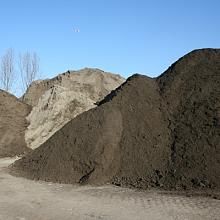 zand tuinaarde en zakgoed